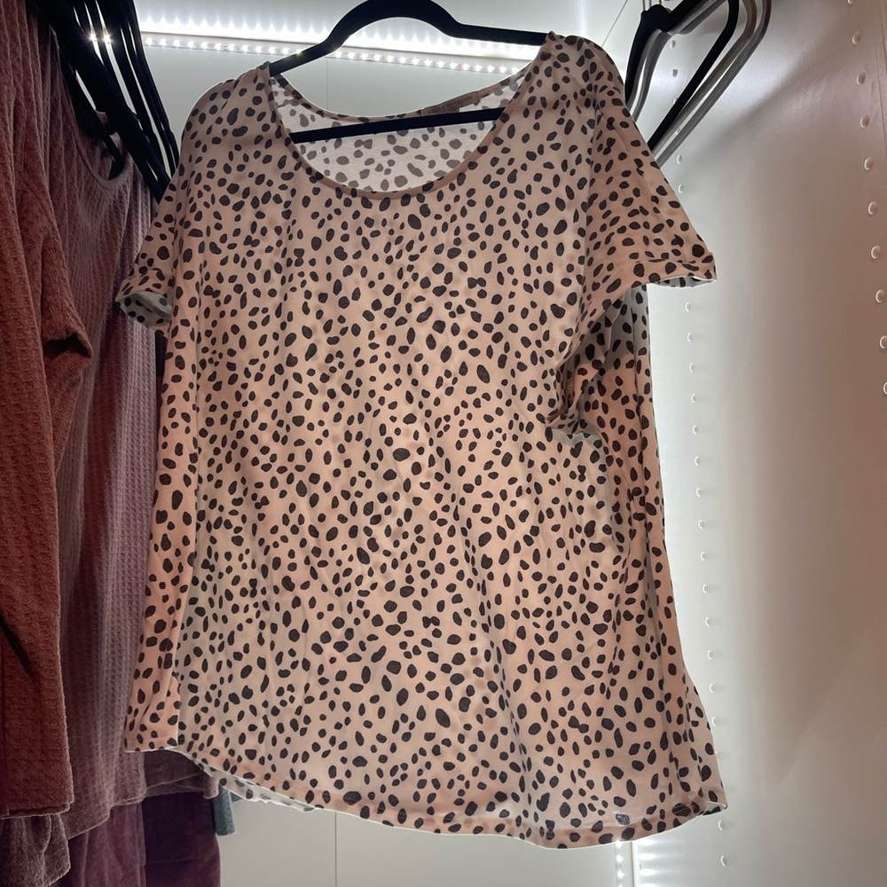 3x white shirt black dots